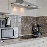 Apartment Deluxe With Private Garden,