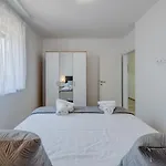 Deluxe With Private Garden, Apartment *
