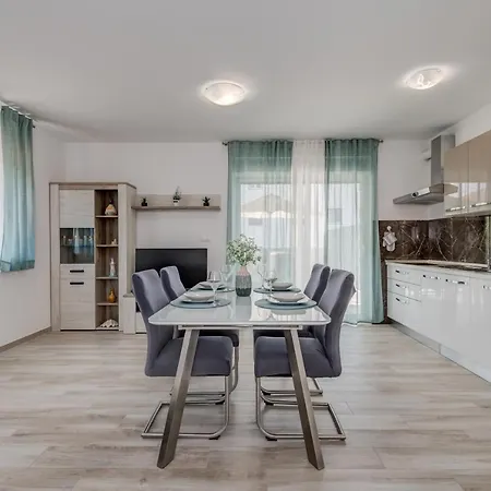 Deluxe With Private Garden, Lägenhet *