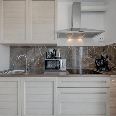Miro's With Private Garden And Parking Apartamento *