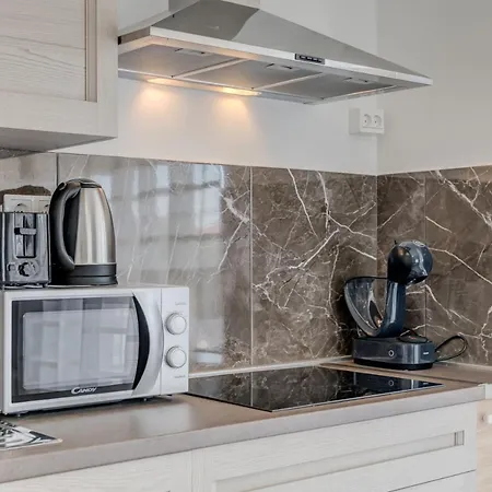 Апартаменты Deluxe With Private Garden,