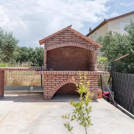 Apartamento Miro's With Private Garden And Parking Trogir