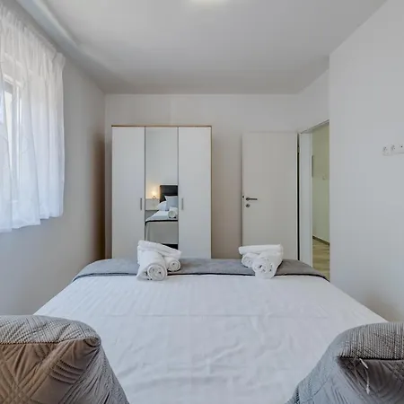 Deluxe With Private Garden, Lägenhet *