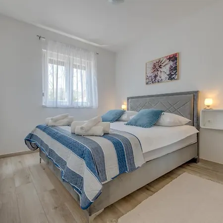 Lägenhet Deluxe With Private Garden,