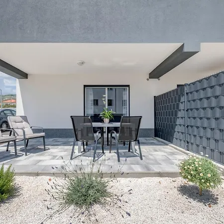 Miro's With Private Garden And Parking * Trogir