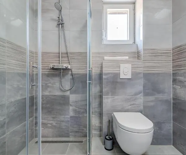Deluxe With Private Garden, Apartman *