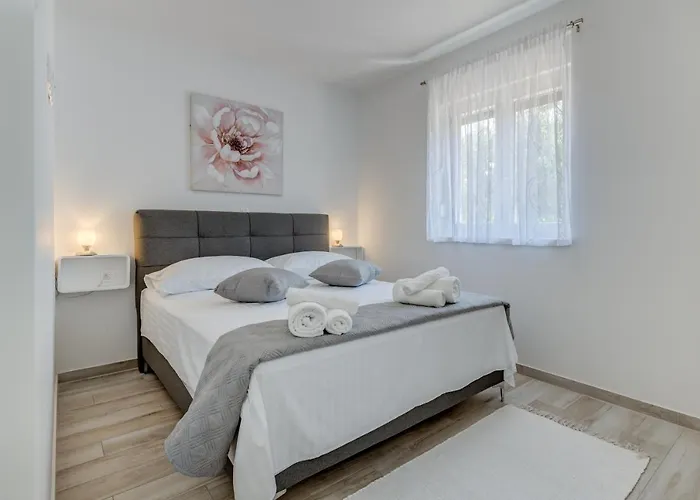 Deluxe With Private Garden, Apartman *