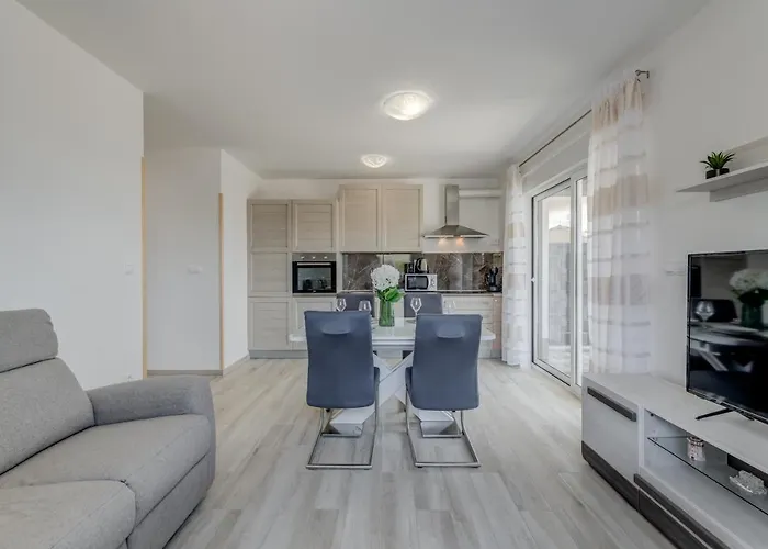 Deluxe With Private Garden, Apartman *