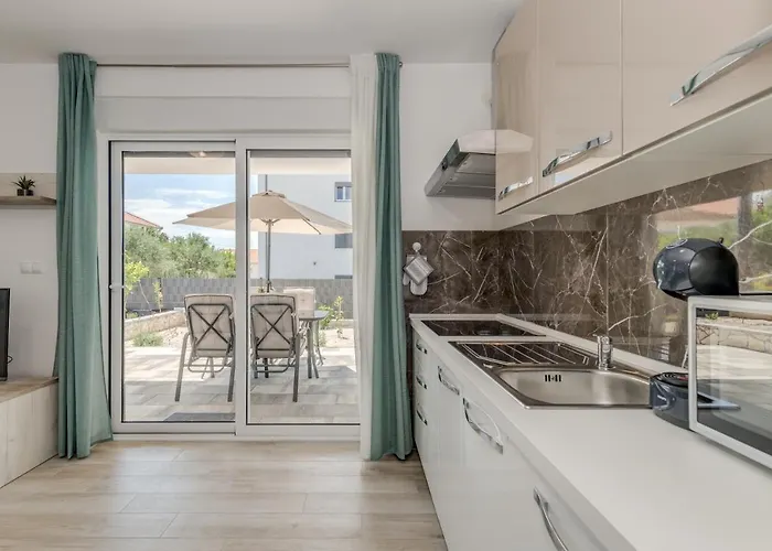 Apartman Deluxe With Private Garden, *