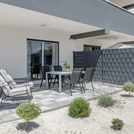 Miro's With Private Garden And Parking Apartment Trogir
