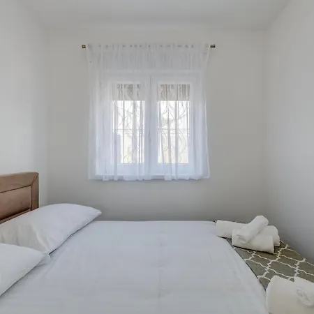 Miro's With Private Garden And Parking * Trogir