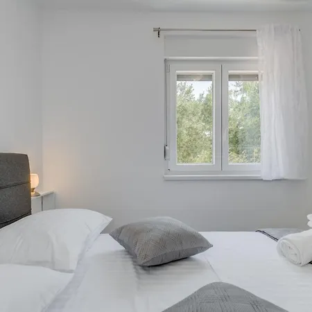 Apartment Miro's With Private Garden And Parking