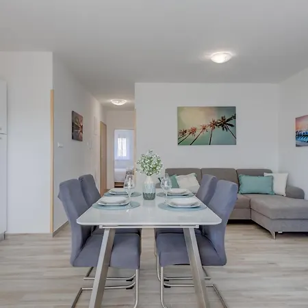Miro's With Private Garden And Parking * Trogir
