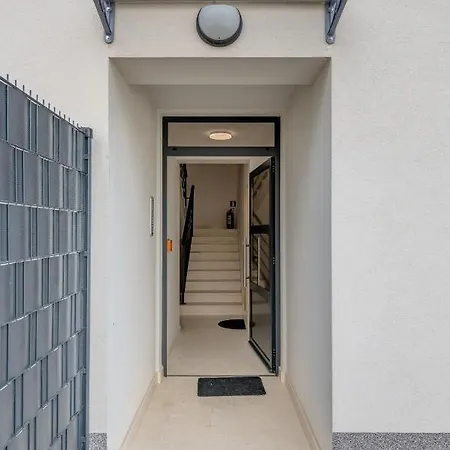 Miro's With Private Garden And Parking * Trogir