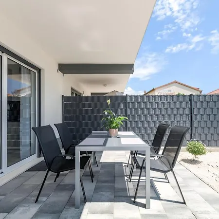 Apartment Miro's With Private Garden And Parking *